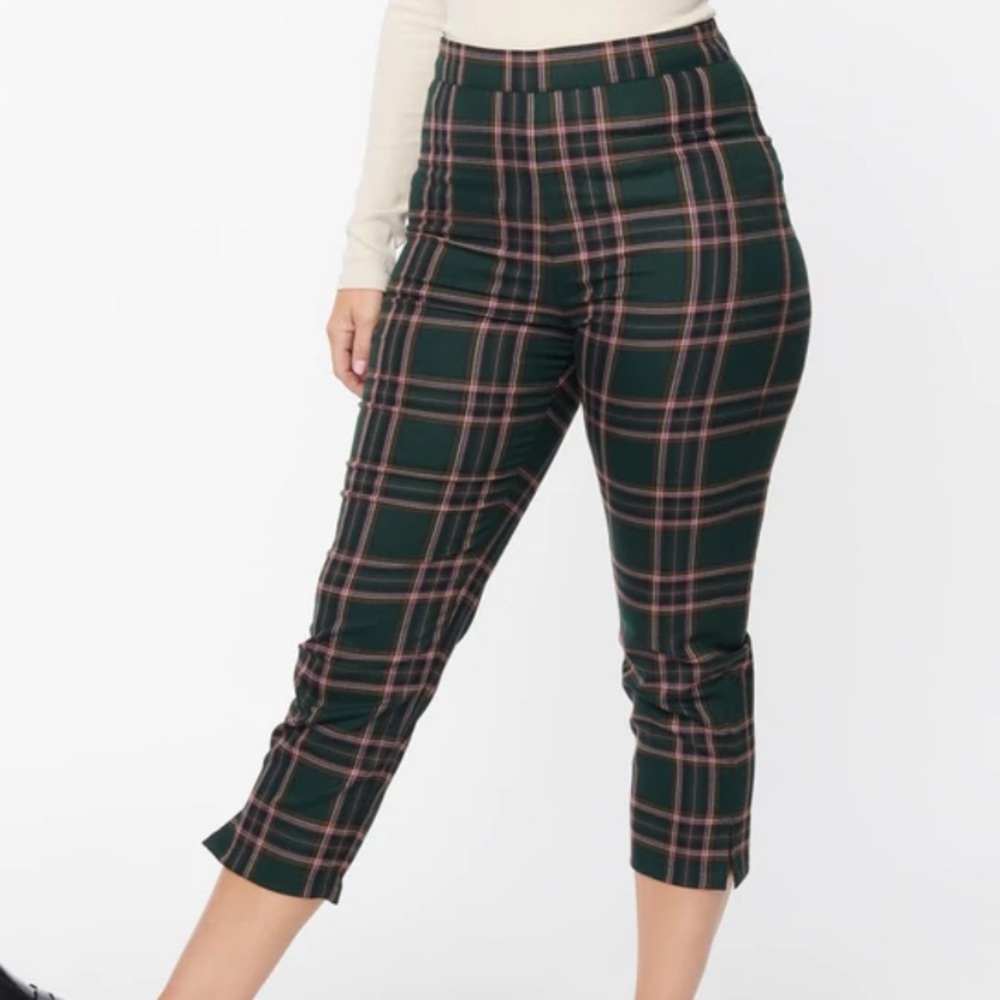 Never worn - plaid cropped hell bunny plaid pedal pushers